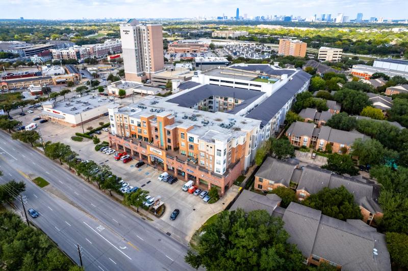 Gorgeous Furnished Apartments near Texas Medical Center & NRG Stadium - image 3