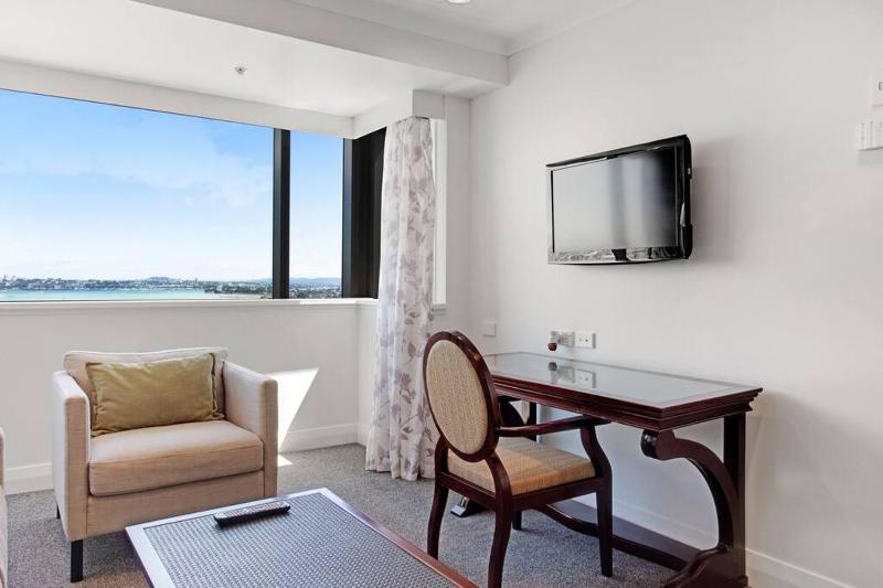 Luxurious Apt 1BR Free Carpark Gym 19th Floor - image 2