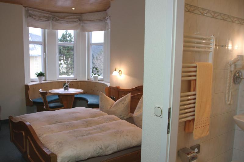 Double Room image 3