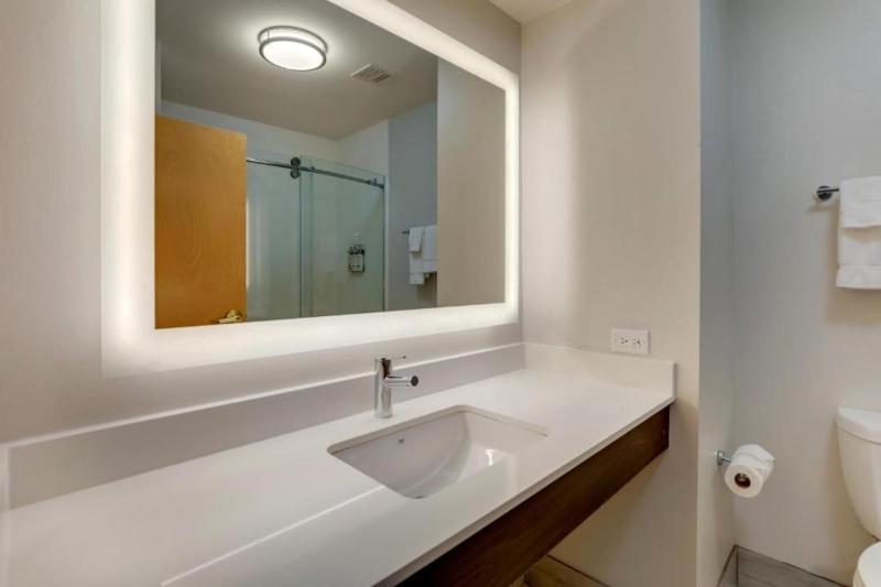 Standard Room image 2