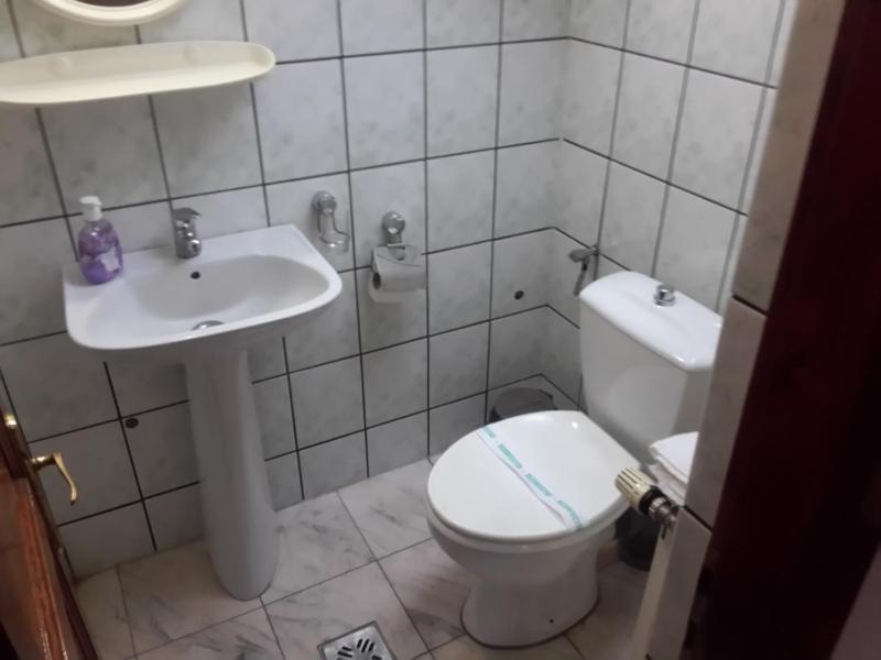 Twin Room image 2