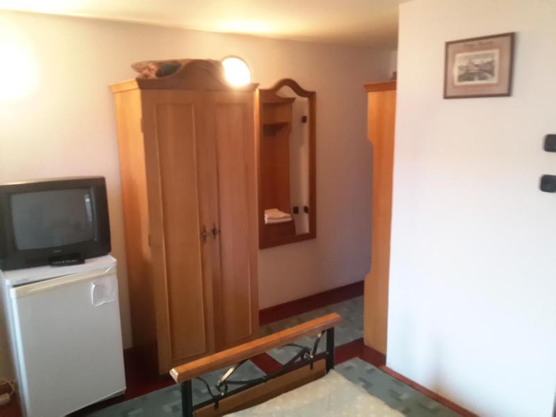 Twin Room image 3