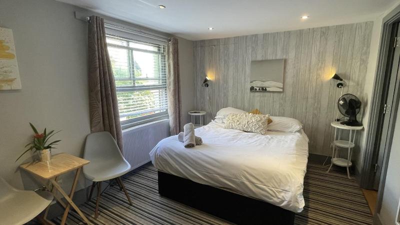 Large Triple Family Room - Sleeps 3 image 3