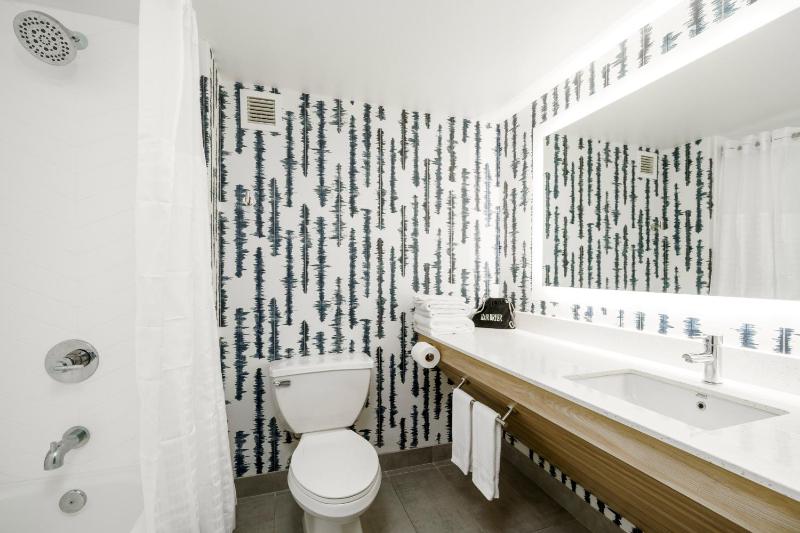 King Room - Non-Smoking image 3