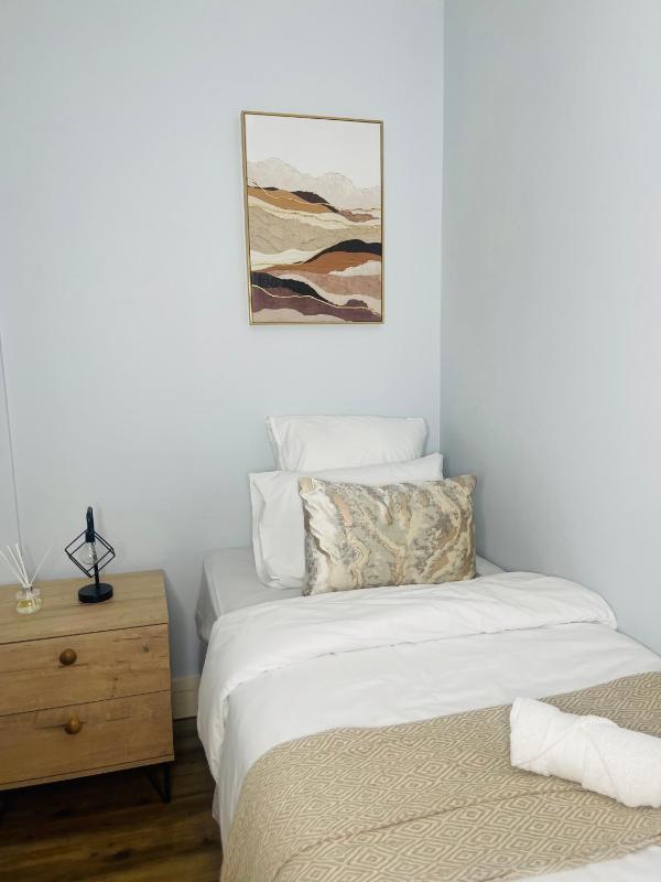 Windhoek Cozy stay - image 9