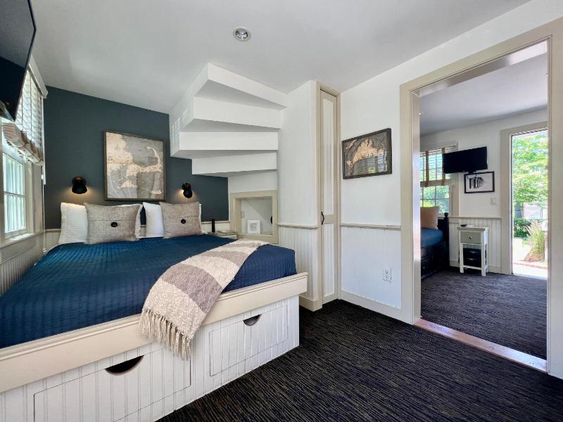 Deluxe Queen Room image 4