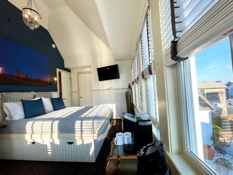 Standard Queen Room image 4