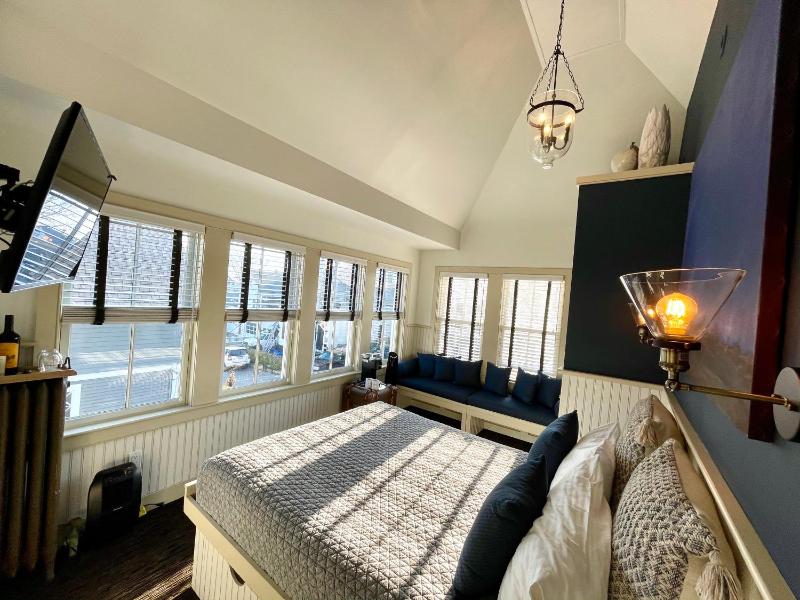 Standard Queen Room image 3