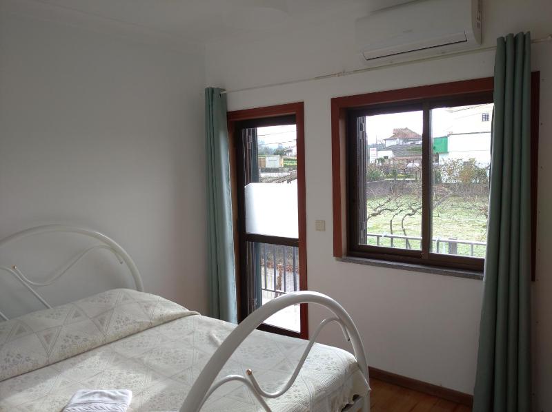 Standard Double Room with Shared Bathroom image 2