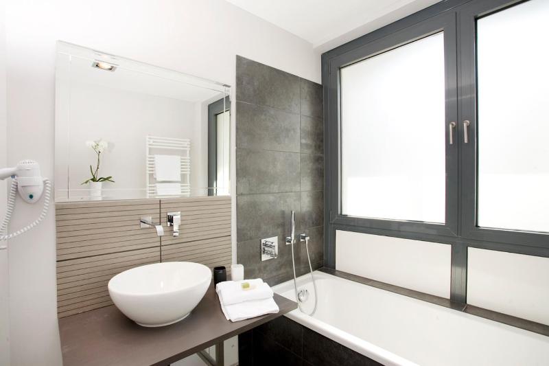 Double Room image 3