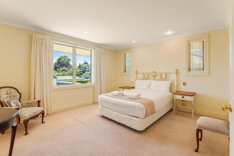 2 Mile Lakehouse - Taupo - image 28
