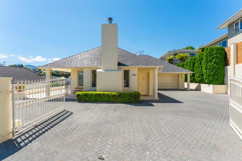 2 Mile Lakehouse - Taupo - image 14