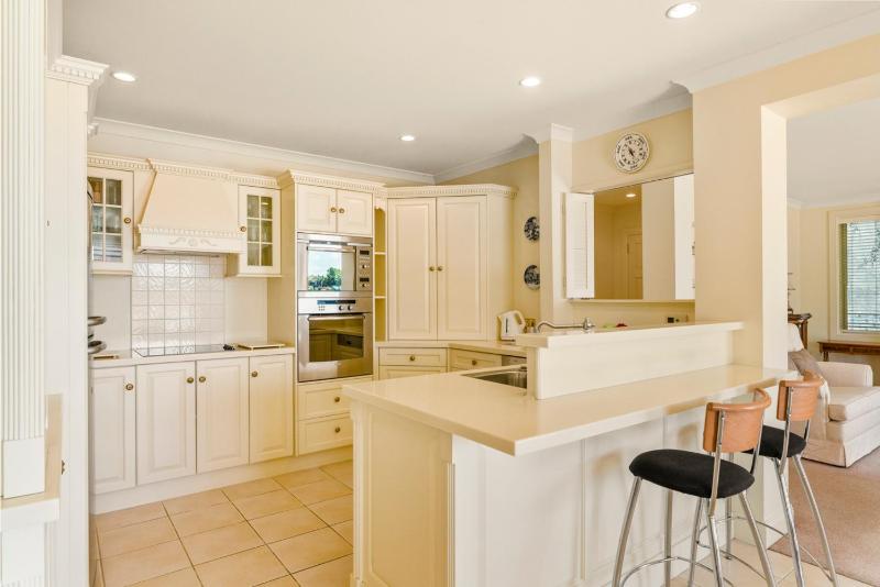 2 Mile Lakehouse - Taupo - image 15