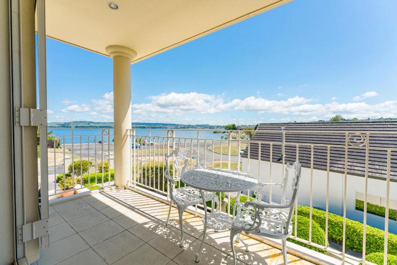 2 Mile Lakehouse - Taupo - image 20