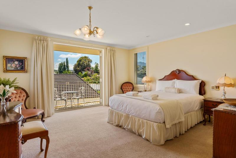 2 Mile Lakehouse - Taupo - image 7