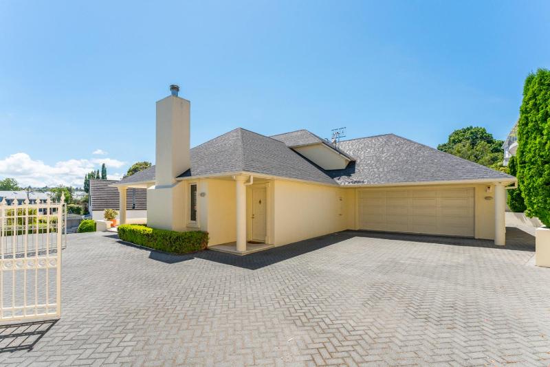 2 Mile Lakehouse - Taupo - image 26