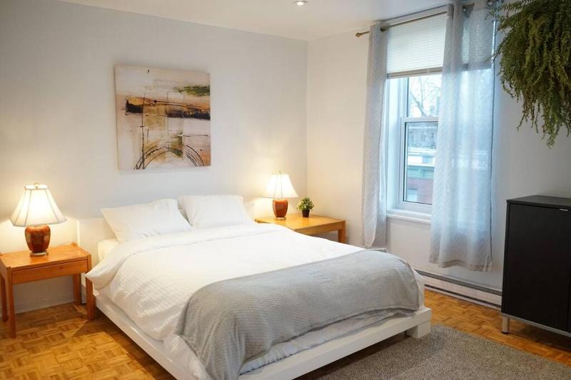 updated and cozy 2 bedroom unit fully furnished downtown 32 days minimum - image 2