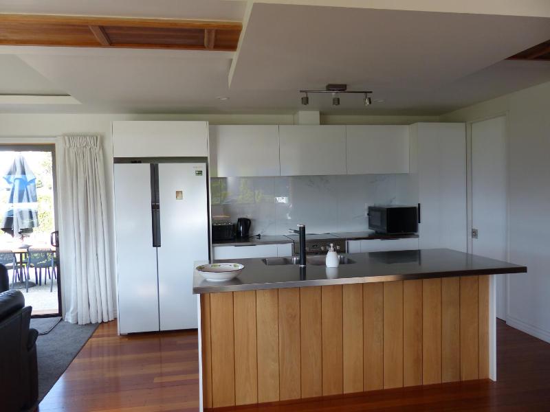 acomo at Clutha - stunning views pool & gym access - image 8