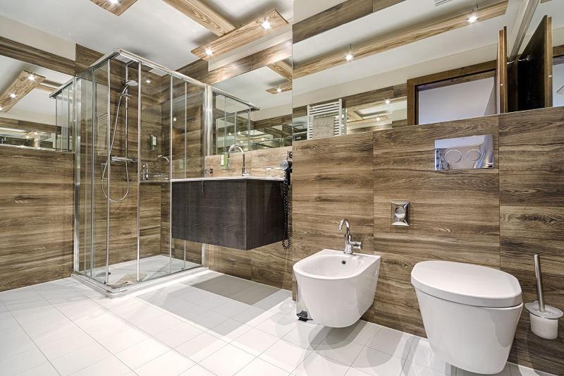 Deluxe Double Room with Balcony image 2