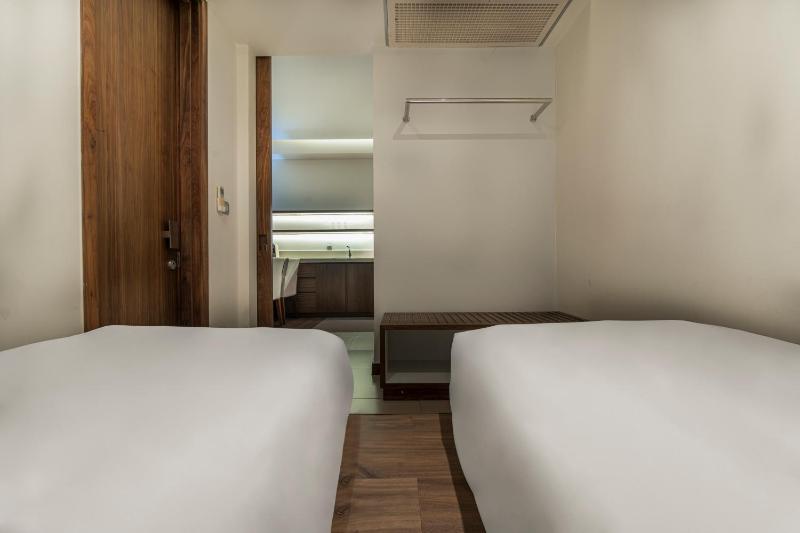 Da Nang Beachfront Apartment Balcony Infinity Pool - image 10