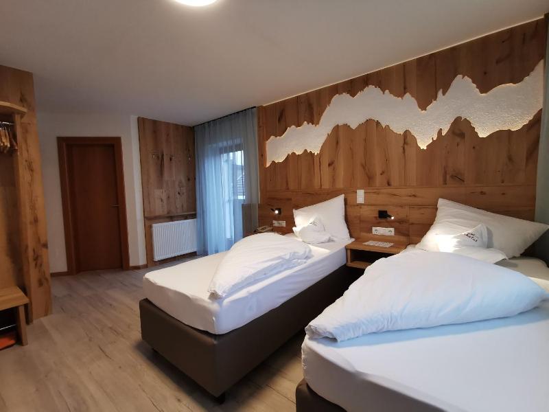Classic Quadruple Room image 1
