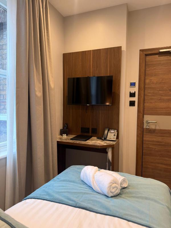 Single Room image 3