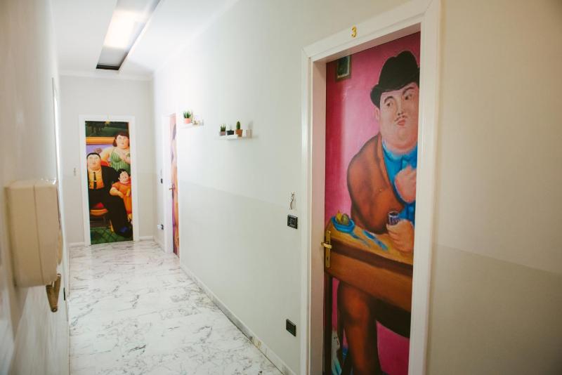 Two Double Rooms with Private External Bathroom image 1
