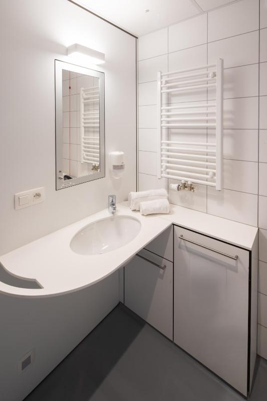 Single Room image 4