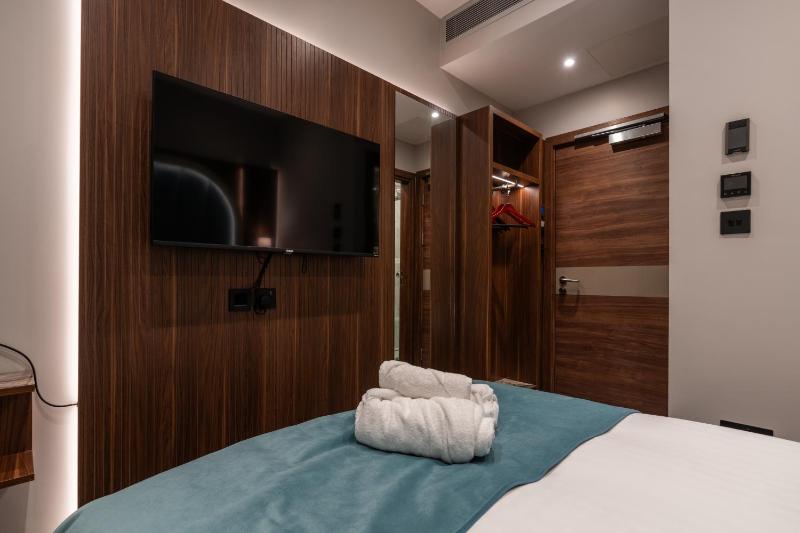 Small Double Room Lower Ground Floor image 3