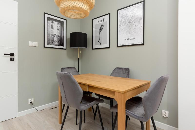 Central Apartment Emilii Plater by Noclegi Renters - image 12