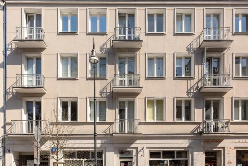Central Apartment Emilii Plater by Noclegi Renters - image 2