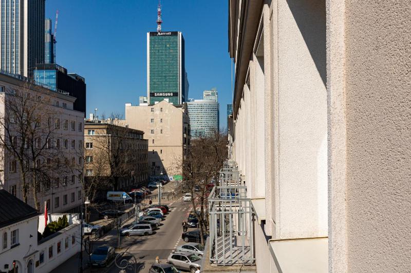 Central Apartment Emilii Plater by Noclegi Renters - image 13
