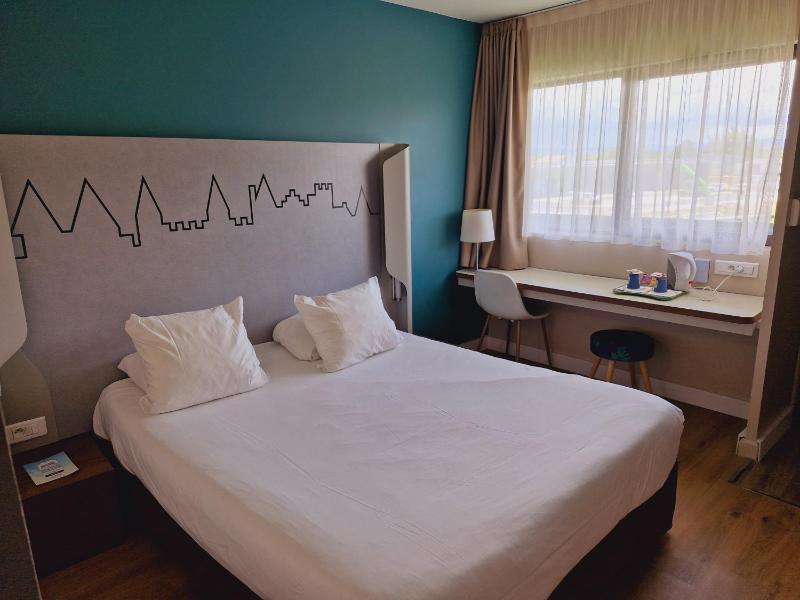 Double Room image 4