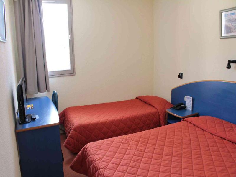 Twin Room image 3