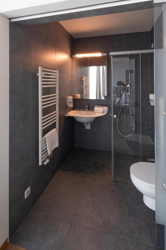 Deluxe Double Room with Shower image 2