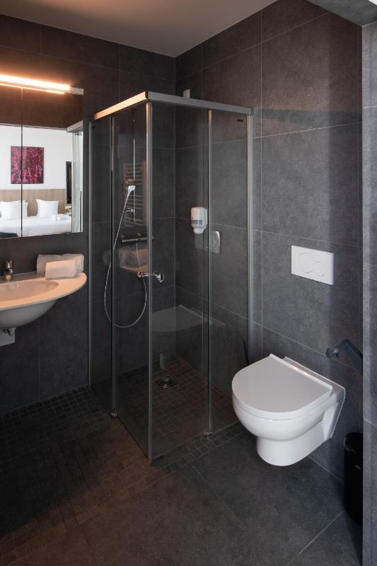 Deluxe Double Room with Shower image 3