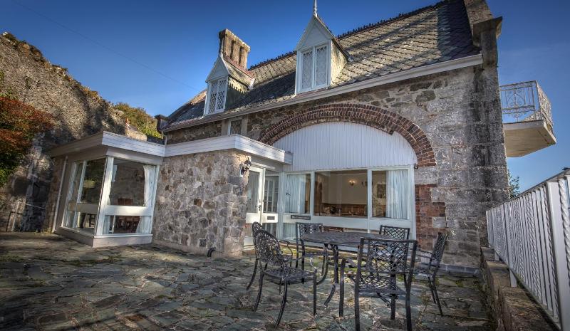 Three-Bedroom Cottage image 4