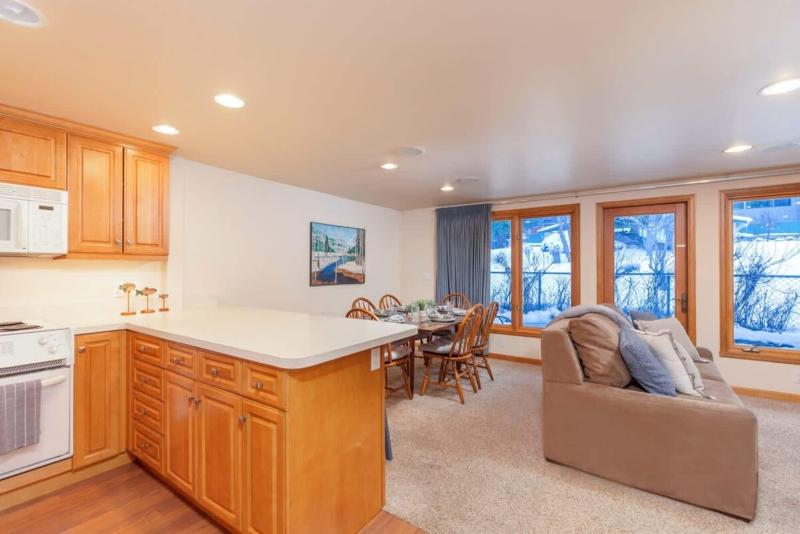 Comfort & Location - 2 BR 2BA - Steps to Town - image 19
