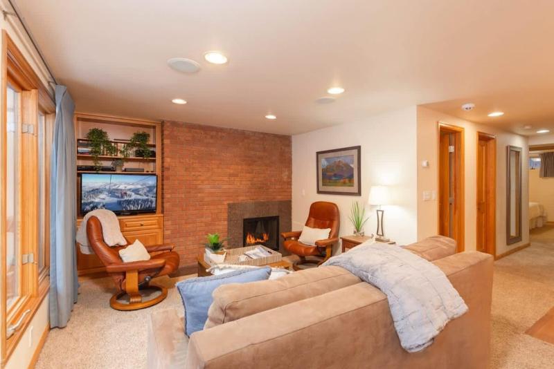 Comfort & Location - 2 BR 2BA - Steps to Town - image 17