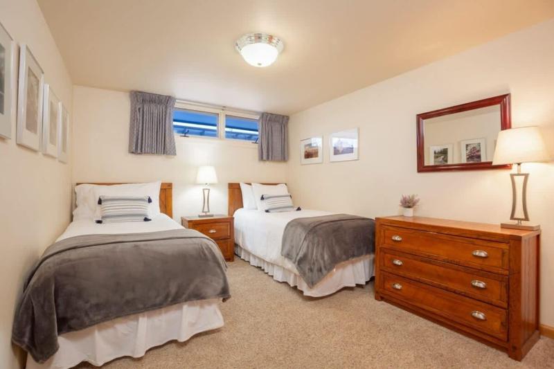 Comfort & Location - 2 BR 2BA - Steps to Town - image 13