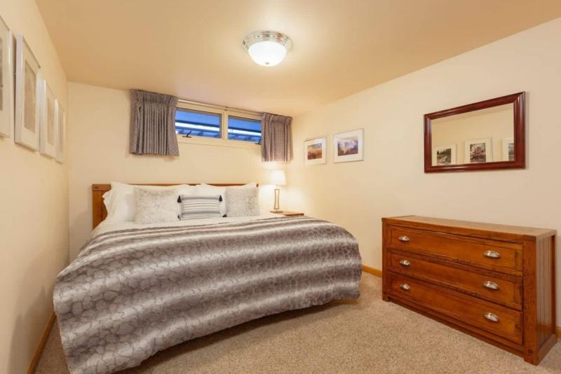 Comfort & Location - 2 BR 2BA - Steps to Town - image 41