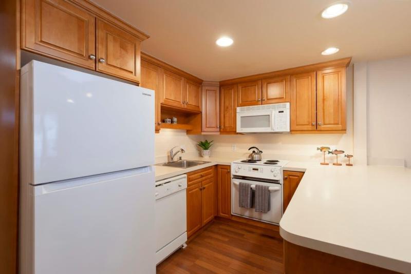 Comfort & Location - 2 BR 2BA - Steps to Town - image 37