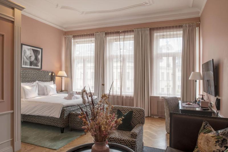 Junior Suite image 1