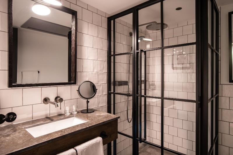 Standard Double Room Harbor image 4