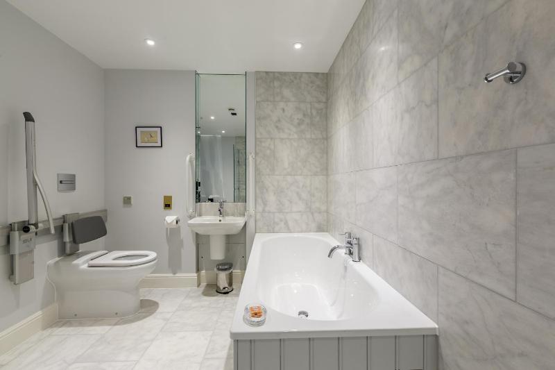 Double Room - Disability Access image 4