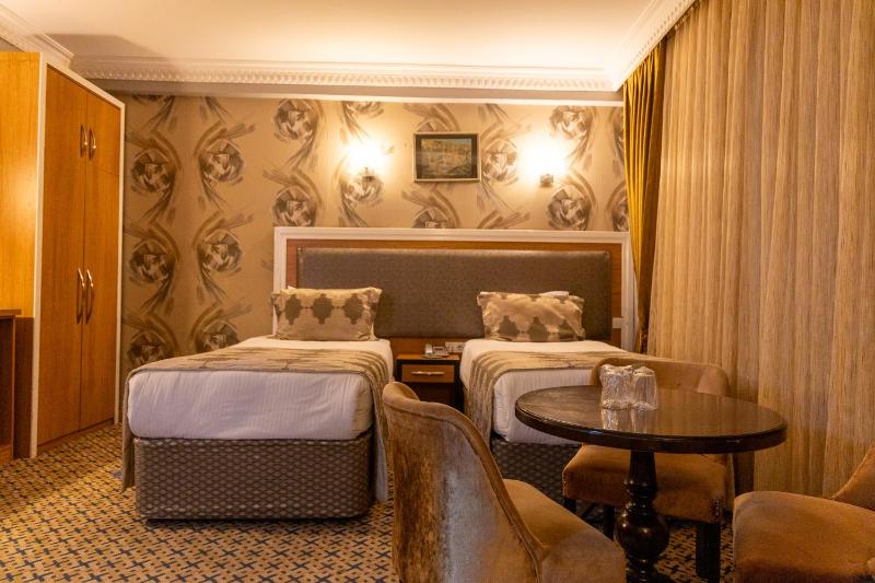 Quadruple Room with Balcony image 3