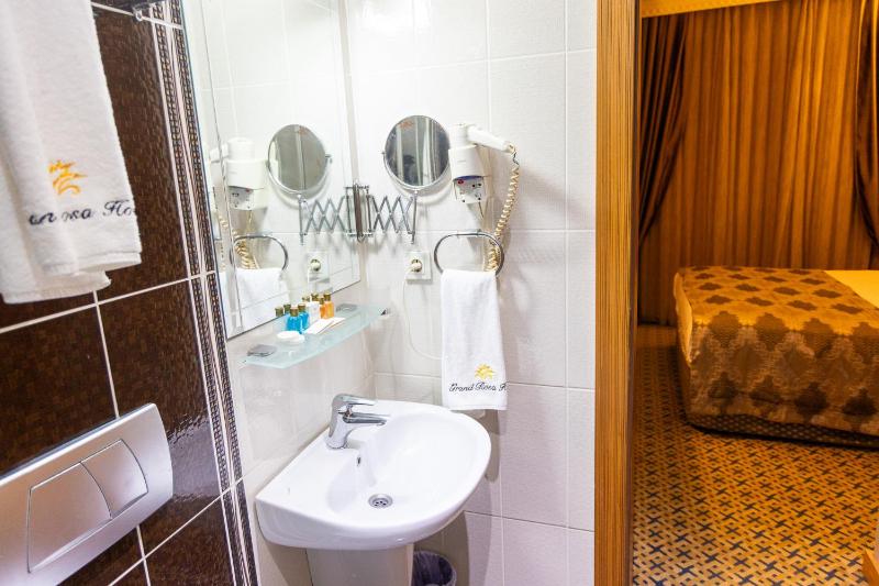 Standard Double or Twin Room image 2