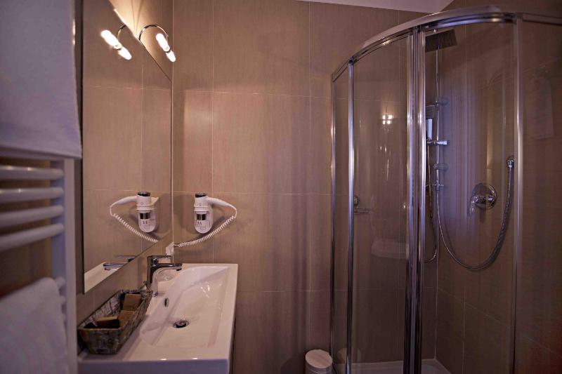 Double Room with Private Bathroom image 2