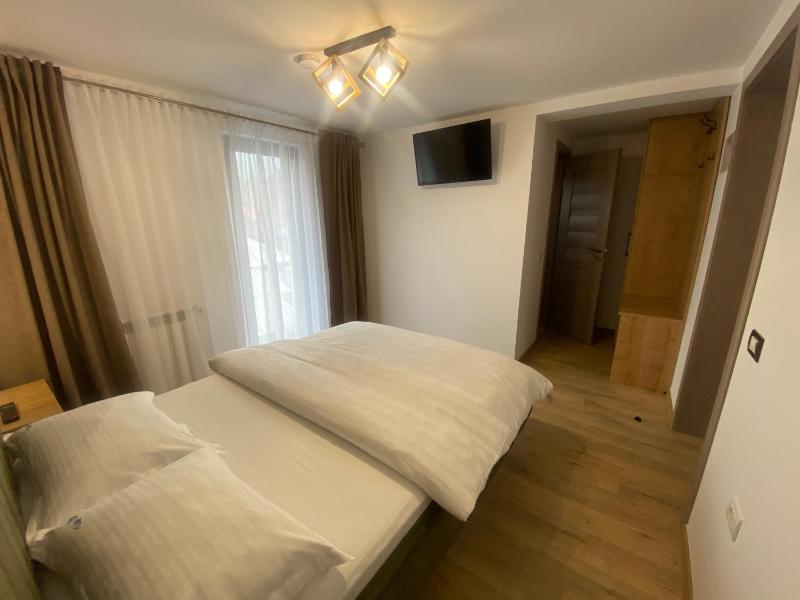 Double Room image 3