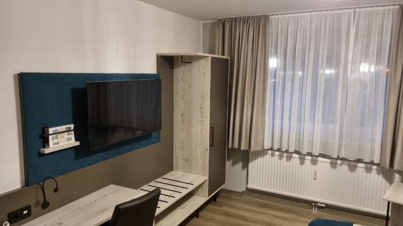 Business Single Room image 2